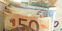 Devisen: Euro gibt zum US-Dollar nach - Schweizer Franken zieht an